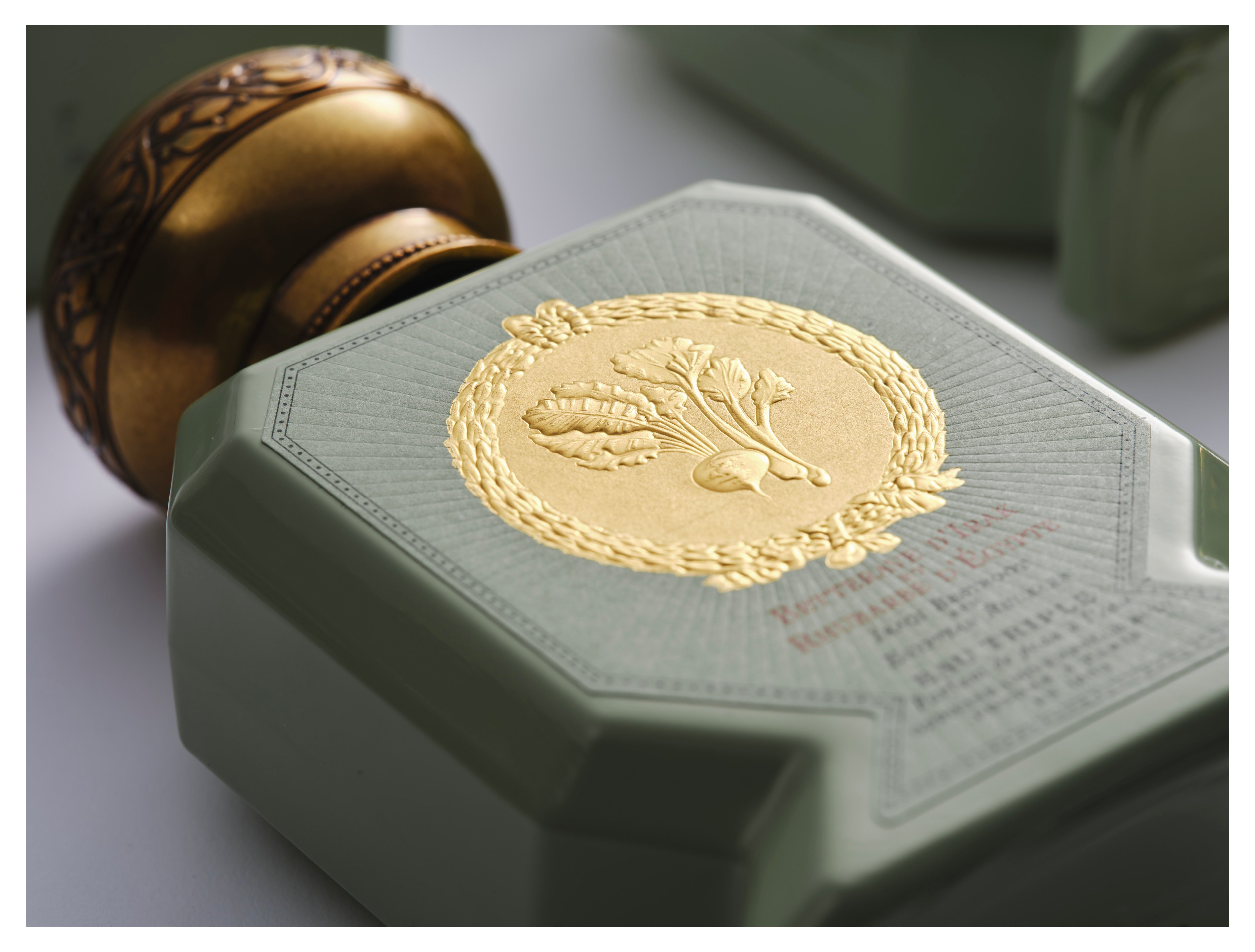 レ・ジャルダン・フランセ〉に贈る言葉 – Officine Universelle Buly